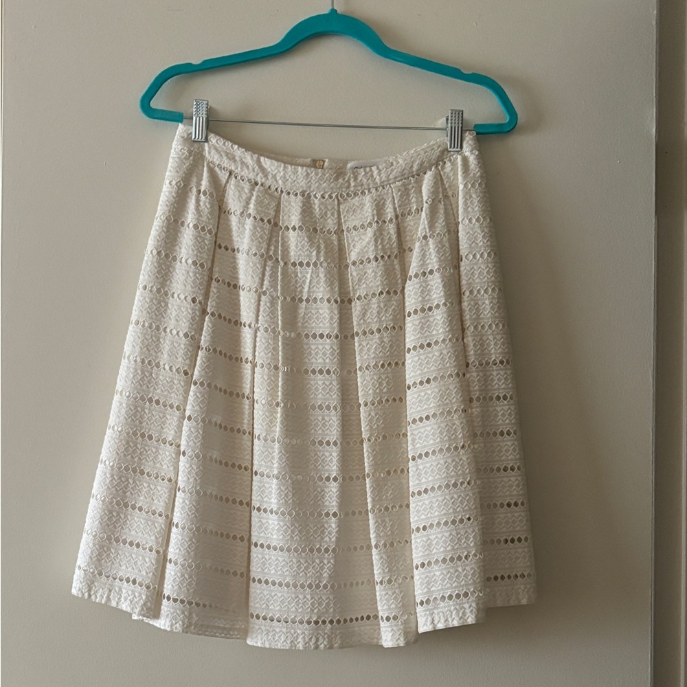 Feminine and romantic eyelet skirt